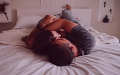 7 Amazing Benefits Cuddling Couples Have in Their Relationship